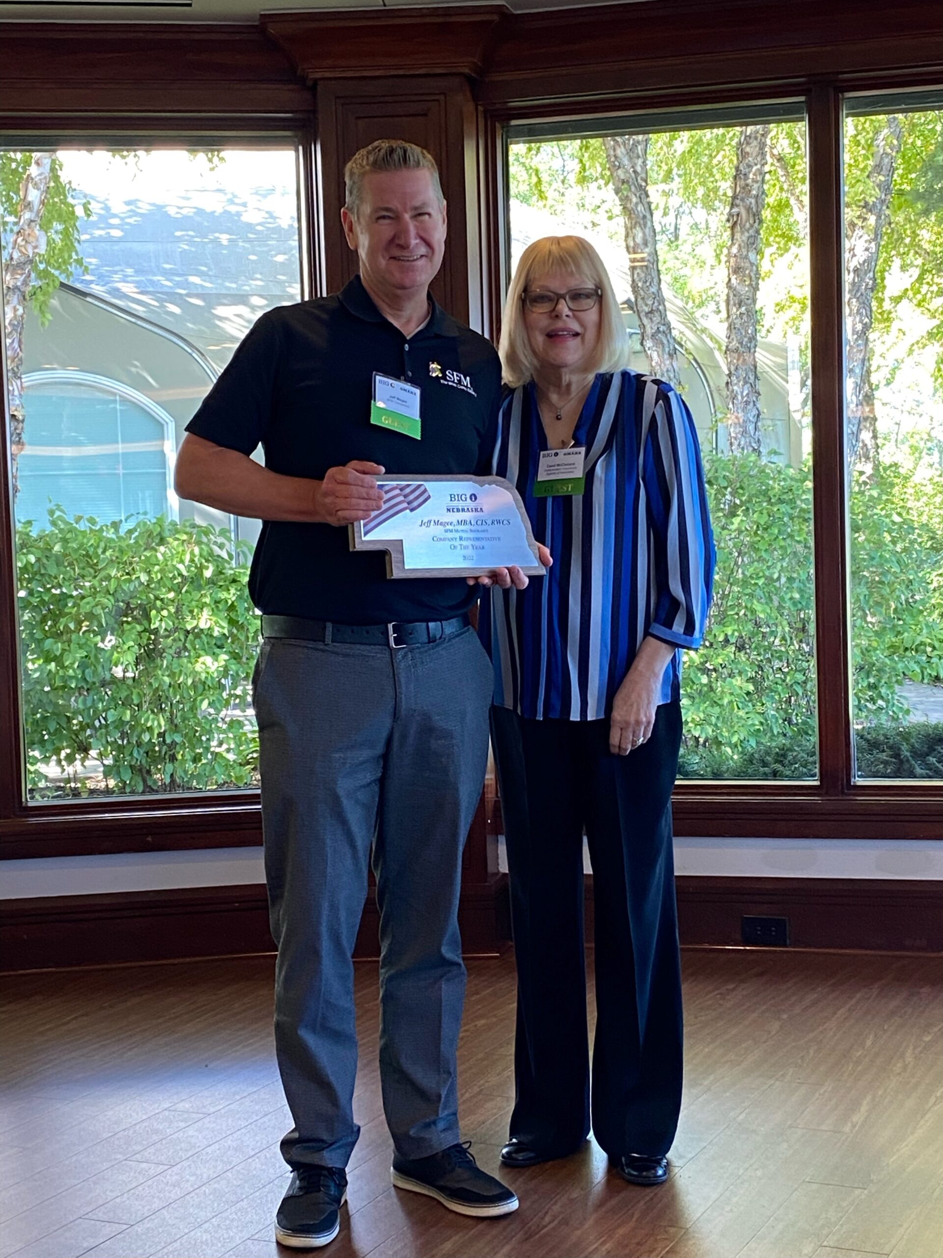 IIAN CEO Carol McClelland, CAE, presents SFM Senior Marketing Underwriter Jeff Magee with the Company Representative of the Year award