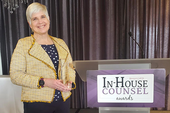 Kathy Bray receives Minnesota Lawyer In-House Counsel Award